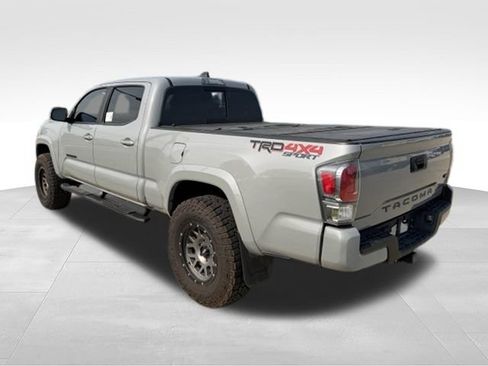 Used 2020 Toyota Tacoma SR5 AWD/4WD image 5
