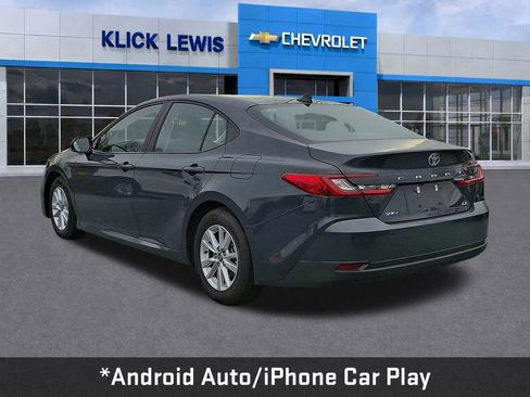 Used 2025 Toyota Camry LE image 5