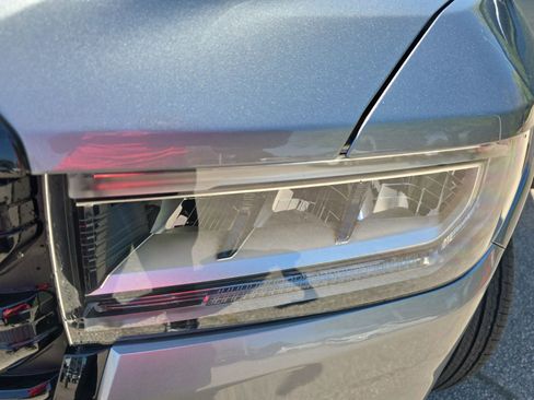 Used 2023 GMC Acadia SLE w/ Driver Convenience Package image 31