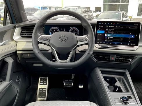 New 2025 Volkswagen Tiguan SE R-Line image 16