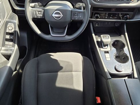 Used 2025 Nissan Rogue S image 15