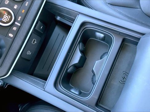 Used 2024 Land Rover Defender 110 S image 34