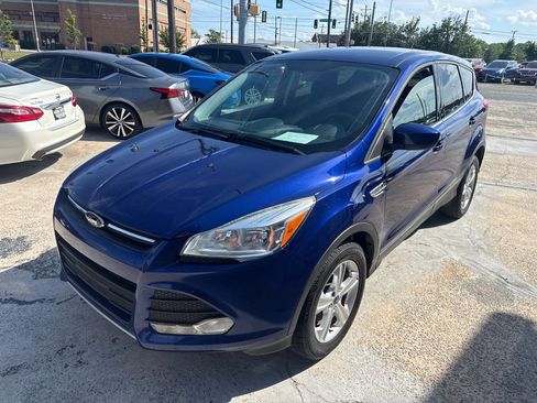 Used 2016 Ford Escape SE FWD image 1