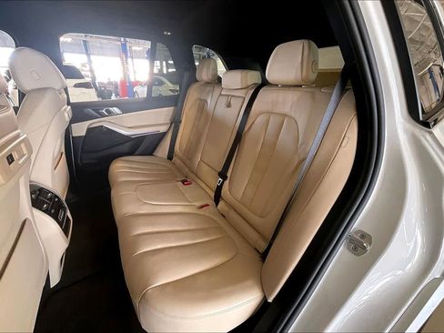 Used 2021 BMW X5 xDrive40i w/ M Sport Package image 19