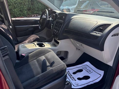 Used 2015 Dodge Grand Caravan SXT FWD image 9