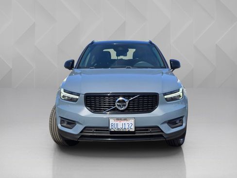 Used 2021 Volvo XC40 T4 R-Design w/ Advanced Package image 2