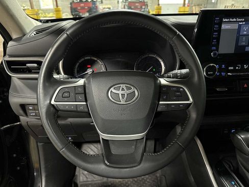 Certified 2022 Toyota Highlander XLE image 18