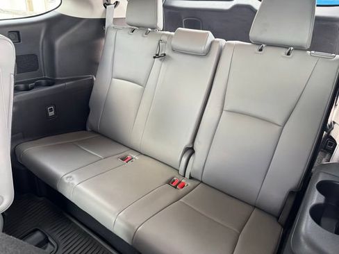 Used 2023 Toyota Highlander Limited AWD/4WD image 23