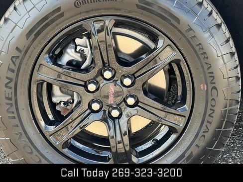 Certified 2023 GMC Acadia AT4 w/ Technology Package AWD/4WD image 9