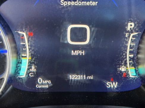 Used 2021 Chrysler Pacifica Limited AWD/4WD image 34
