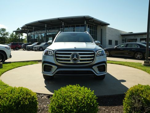 New 2026 Mercedes-Benz GLS 450 4MATIC image 2