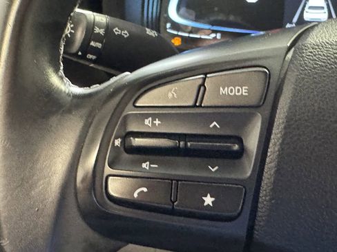 Used 2024 Hyundai Venue SEL image 18