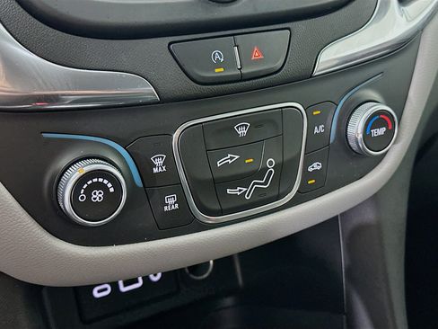 Used 2022 Chevrolet Equinox LT image 22