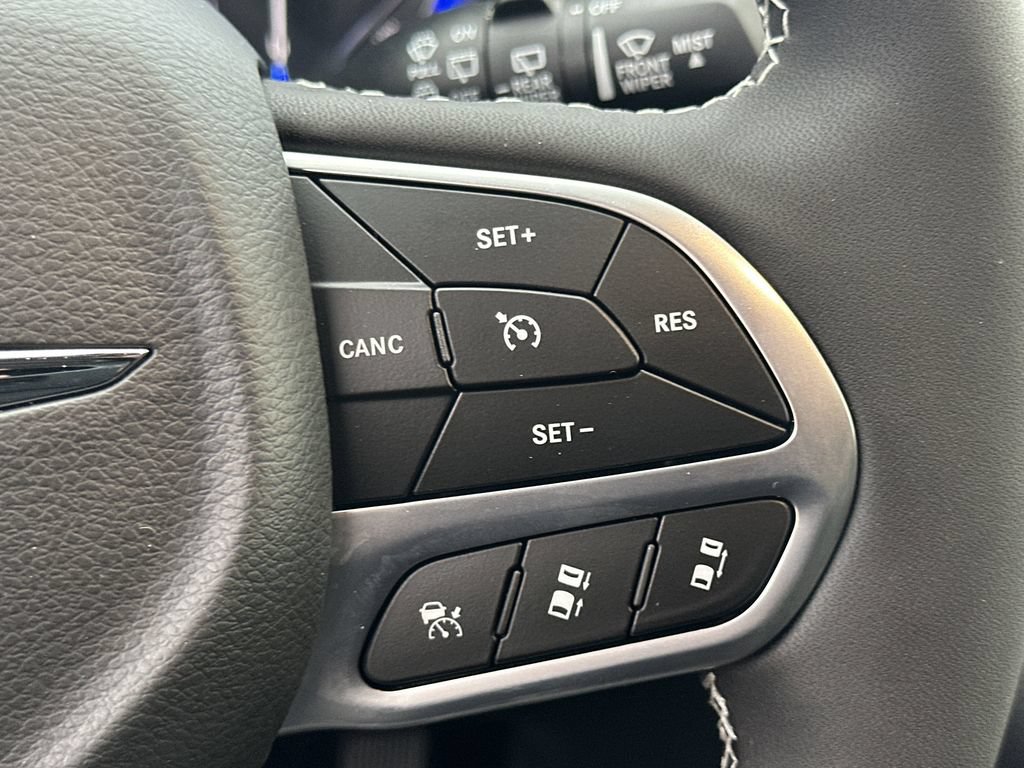 New 2026 Chrysler Pacifica Select FWD image 24