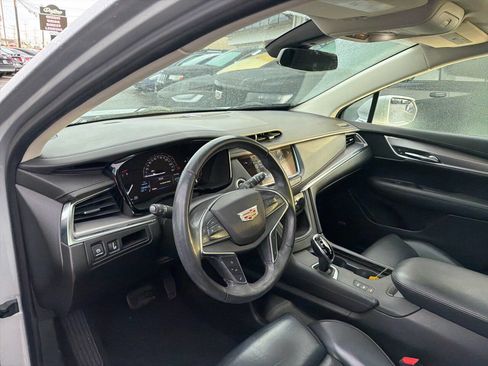 Used 2017 Cadillac XT5 Luxury w/ Driver Awareness Package image 5