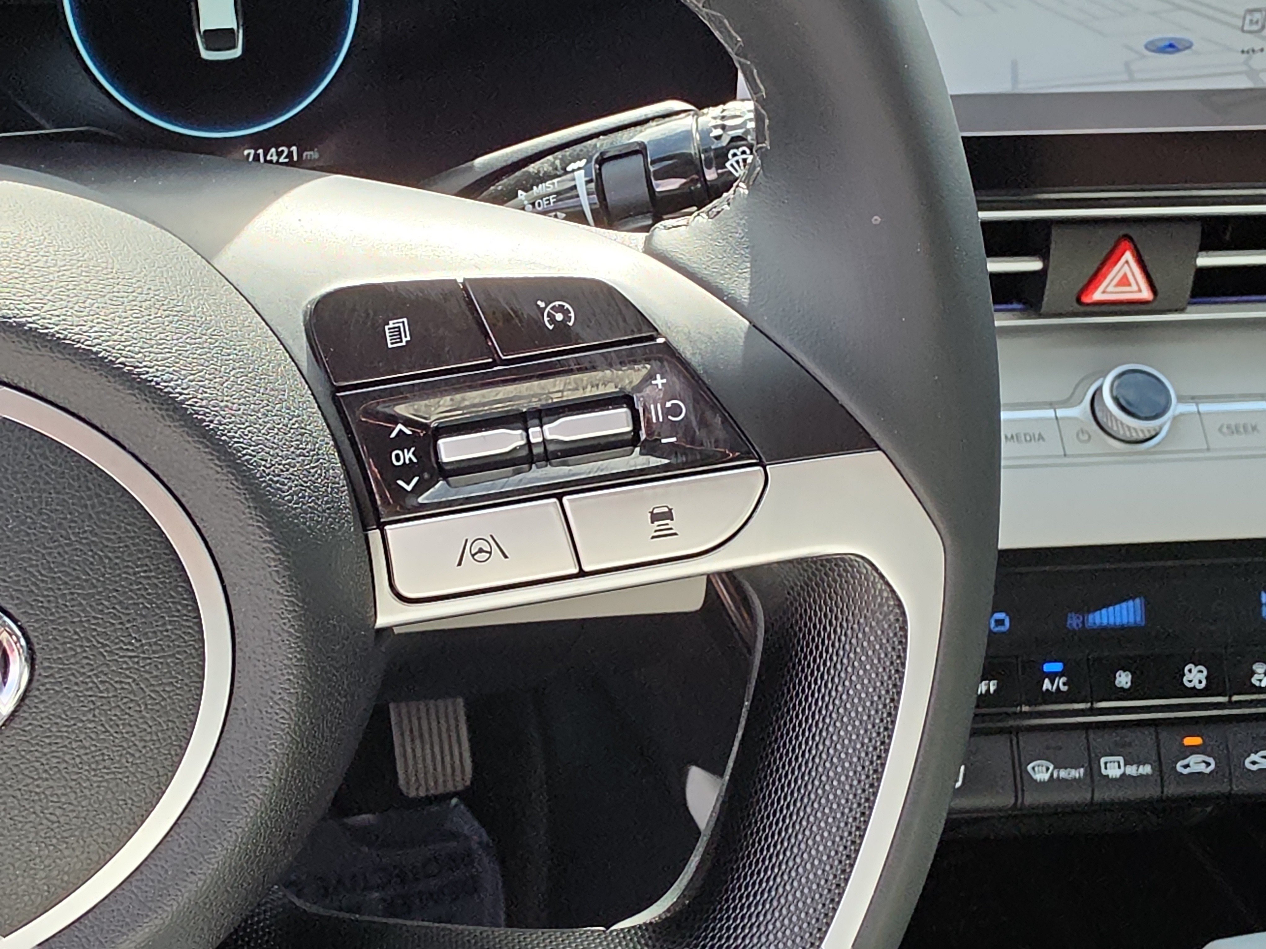 Used 2022 Hyundai Elantra Limited FWD image 30