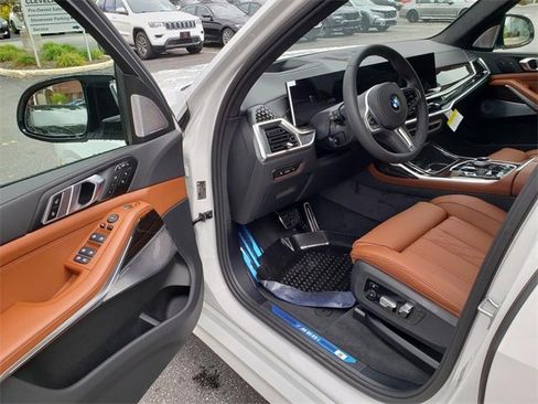 New 2026 BMW X7 M60i image 9