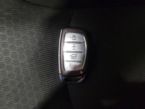 Used 2018 Hyundai Elantra Value Edition FWD image 32
