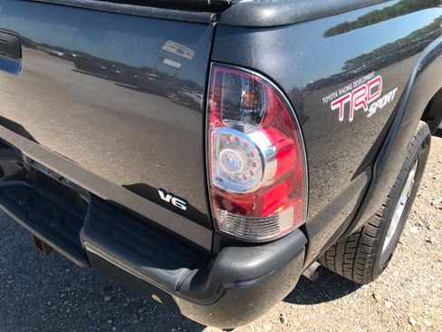 Used 2012 Toyota Tacoma 4x4 Access Cab V6 w/ TRD Sport Pkg image 30