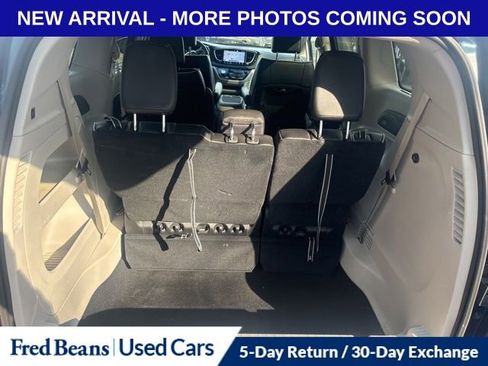 Used 2023 Chrysler Pacifica Limited image 8
