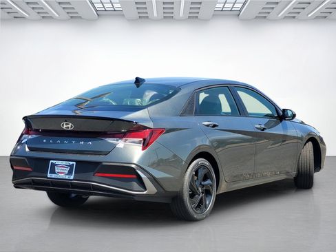 New 2026 Hyundai Elantra SEL Sport FWD image 4