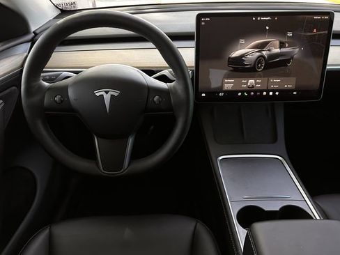 Used 2024 Tesla Model Y Long Range image 12