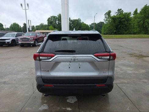 Used 2022 Toyota RAV4 XLE w/ Convenience Package AWD/4WD image 4