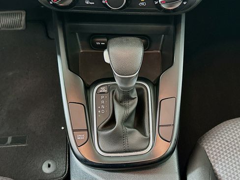 Used 2025 Kia Soul LX w/ LX Technology Package FWD image 23