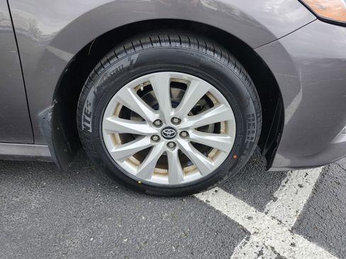 Used 2019 Toyota Camry LE w/ Convenience Package FWD image 9