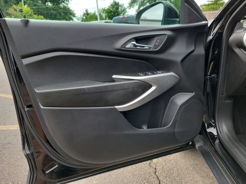 Used 2024 Chevrolet Trax RS FWD image 23