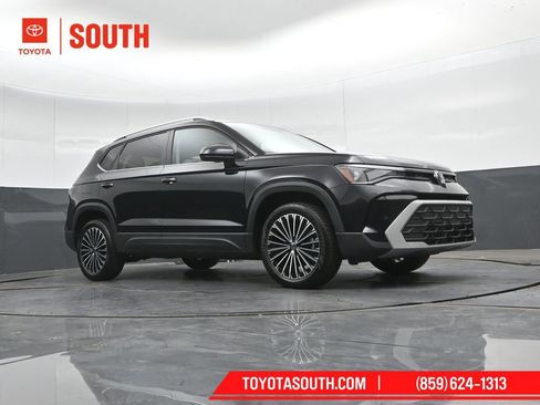 Used 2025 Volkswagen Taos SE FWD image 38