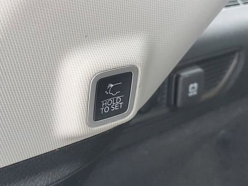 Used 2023 Jeep Grand Cherokee Overland AWD/4WD image 9