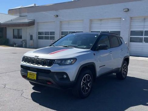 Used 2024 Jeep Compass Trailhawk image 5