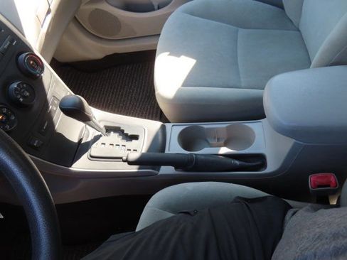 Used 2013 Toyota Corolla L FWD image 20
