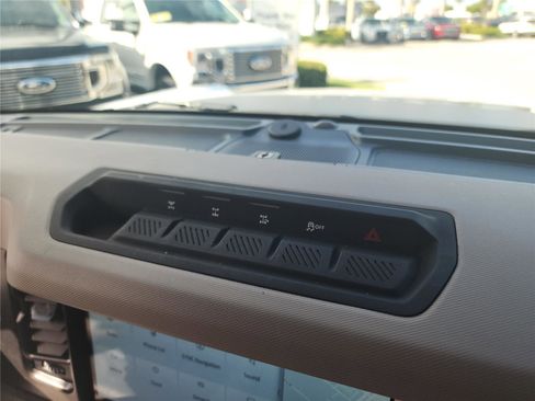 Used 2022 Ford Bronco Wildtrak image 32