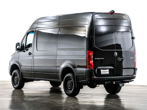 Used 2022 Mercedes-Benz Sprinter 2500 image 13