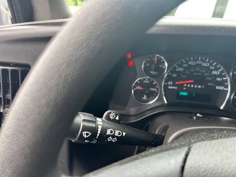 Used 2024 Chevrolet Express 2500 w/ Driver Convenience Package RWD image 16