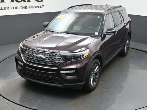 Used 2023 Ford Explorer XLT w/ Equipment Group 202A AWD/4WD image 63