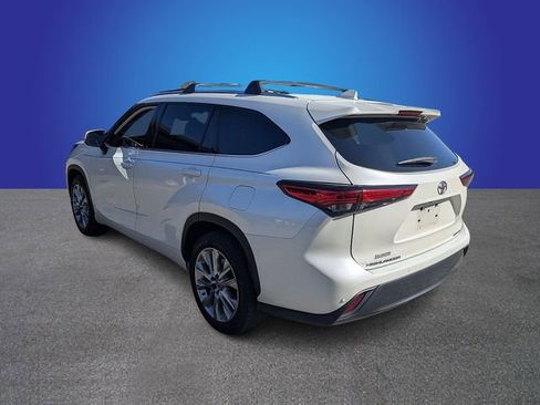 Used 2020 Toyota Highlander Limited FWD image 3