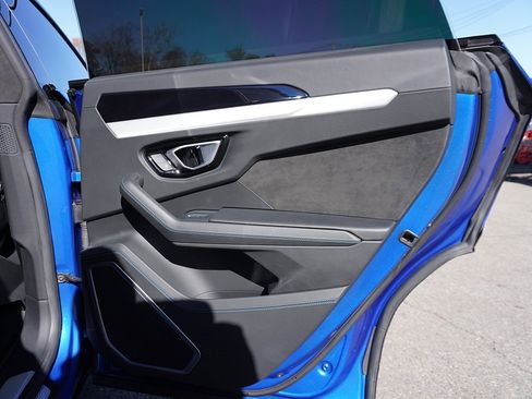 Used 2022 Lamborghini Urus image 31