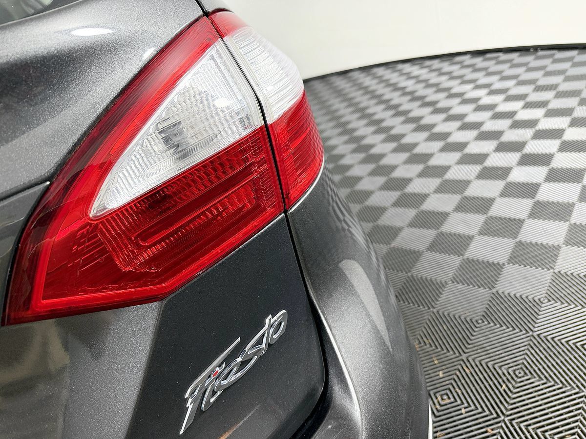 Used 2018 Ford Fiesta SE FWD image 10