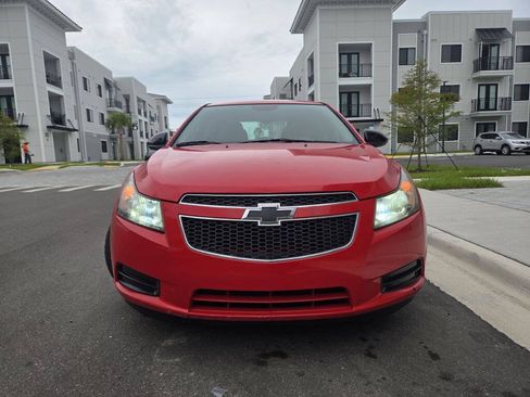 Used 2014 Chevrolet Cruze LS FWD image 2