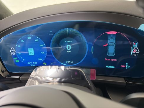 New 2026 Porsche Macan Turbo Electric image 23