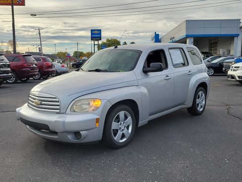 Used 2010 Chevrolet HHR LS image 2