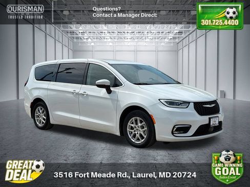 Used 2023 Chrysler Pacifica Touring-L FWD image 1