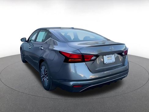 Used 2025 Nissan Altima 2.5 SV FWD image 11