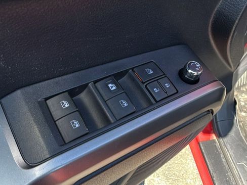 Used 2016 Toyota Tacoma SR5 w/ SR5 Appearance Package (DN) image 10