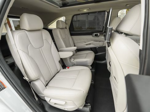 Used 2023 Kia Sorento SX Prestige image 38