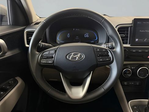 Used 2025 Hyundai Venue SEL FWD image 23