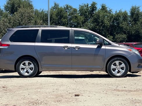 Used 2014 Toyota Sienna LE FWD image 9